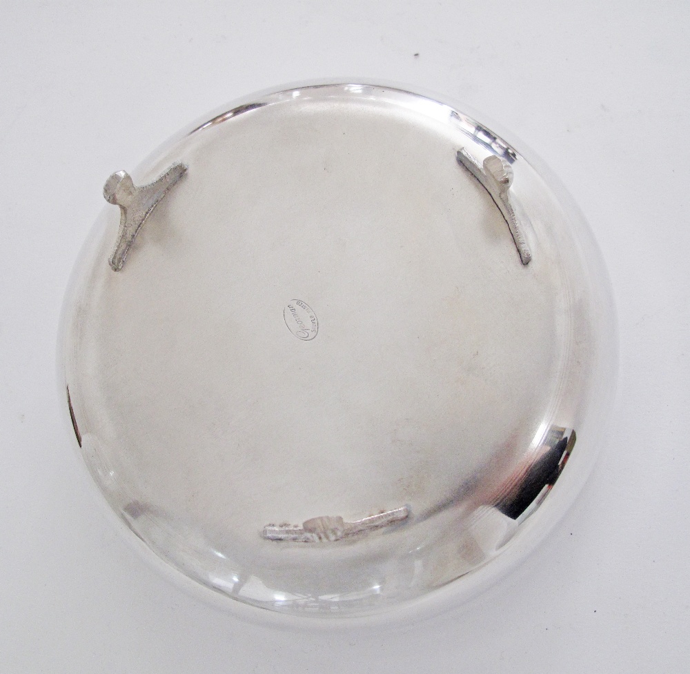 A collection of silver plated bowls W11cm with saucers W17cm, together with a larger bowl W16cm. ( - Image 5 of 5