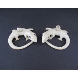 A pair of carved ivory lizards, c19th / early 20th century. Weight 60g, W7cm.(2) This lot complies
