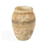 Vase à panse ovoïde et lèvre ourlée. Albâtre rubanné. Égypte, Moyen Empire, [...]