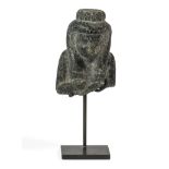 Buste de statuette représentant Isis Lactans. Diorite Égypte, Basse Époque, [...]