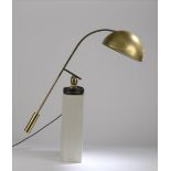 Jacques CHARPENTIER (1924-1990). Lampe de bureau à réflecteur hémisphérique en [...]