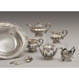 Tasse biberon en argent repoussé. Poinçons fantaisie. Dans le style du XVIe siècle [...]