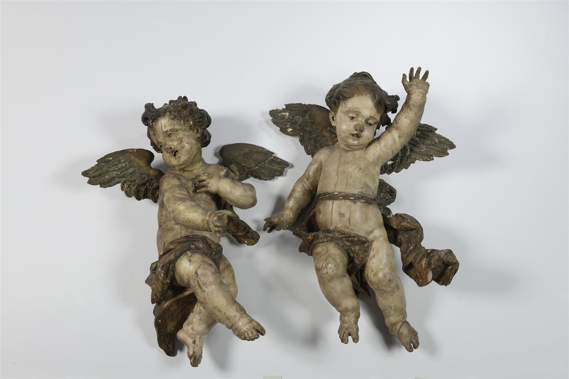 Deux anges d'applique en bois sculpté polychrome. Allemagne du sud, Bavière, [...]