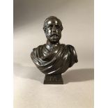 Jean- Louis VÉRAY (1820-1881), d'après. Le Comte de Chambord. Bronze à patine [...]