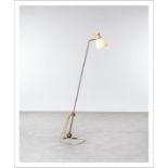 PIERRE GUARICHE 1926-1995 Lampadaire à simple balancier modèle "G 2" Laiton et [...]