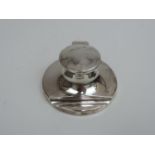 An Edwardian Chester Silver Combined Inkwell & Pen Rest, with Hinged Cover and Ceramic Well -