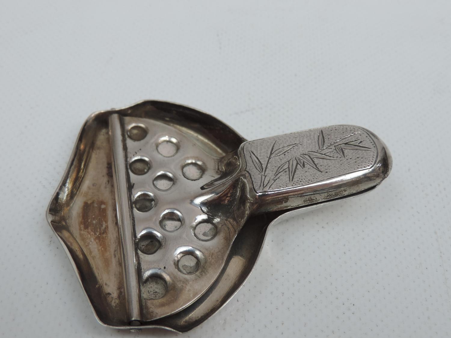 An Antique Chinese Lemon Squeezer with Foliate Motif to the Handle - Hallmarked 'Tacking Sterling - Image 2 of 4