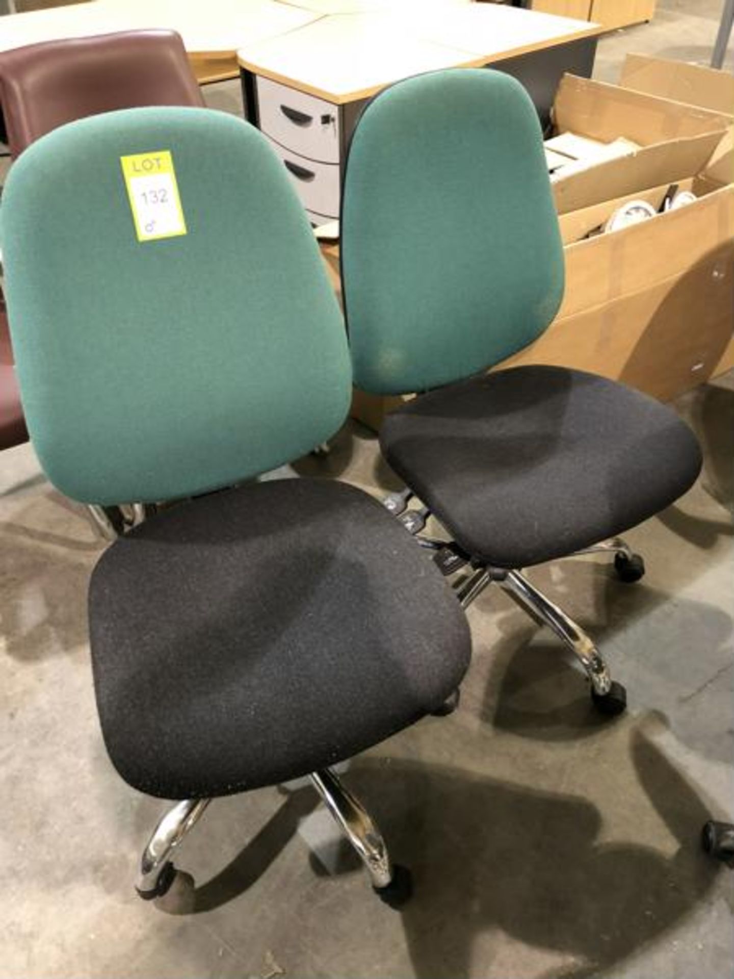 2 upholstered swivel Operators Chairs, green/charcoal