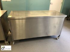 Stainless steel mobile Preparation Table, 1600mm x 700mm, with shelf under (located in Wheelright