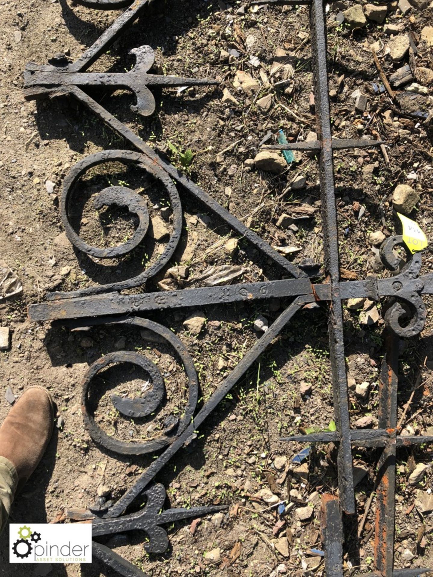 Length wrought iron Railings, 10.3m x 1020mm - Image 3 of 4