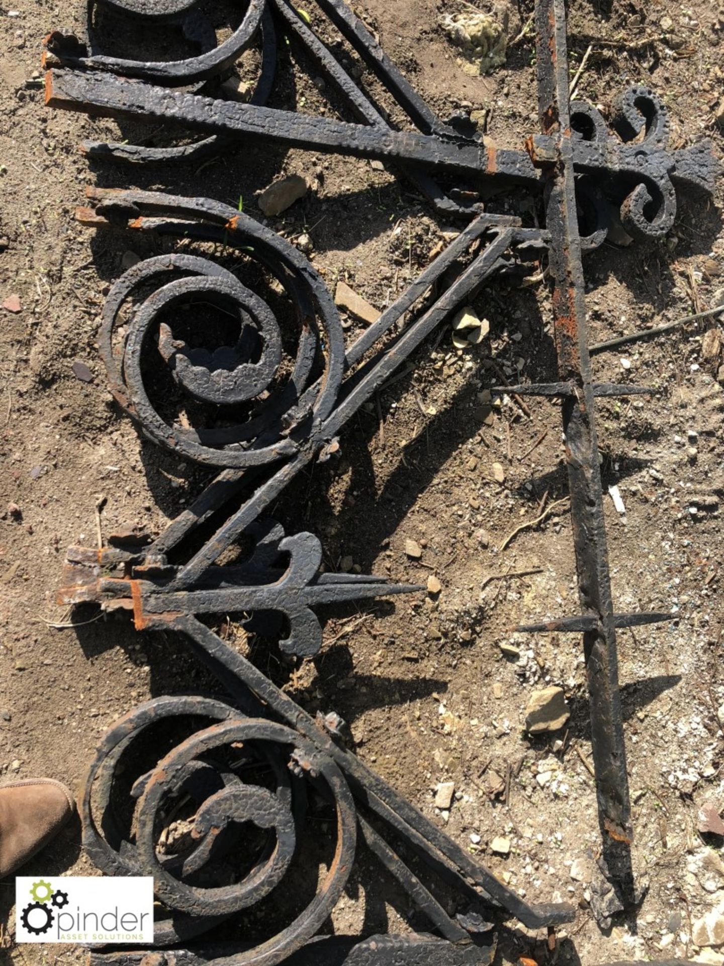 Length wrought iron Railings, 10.3m x 1020mm - Image 2 of 4