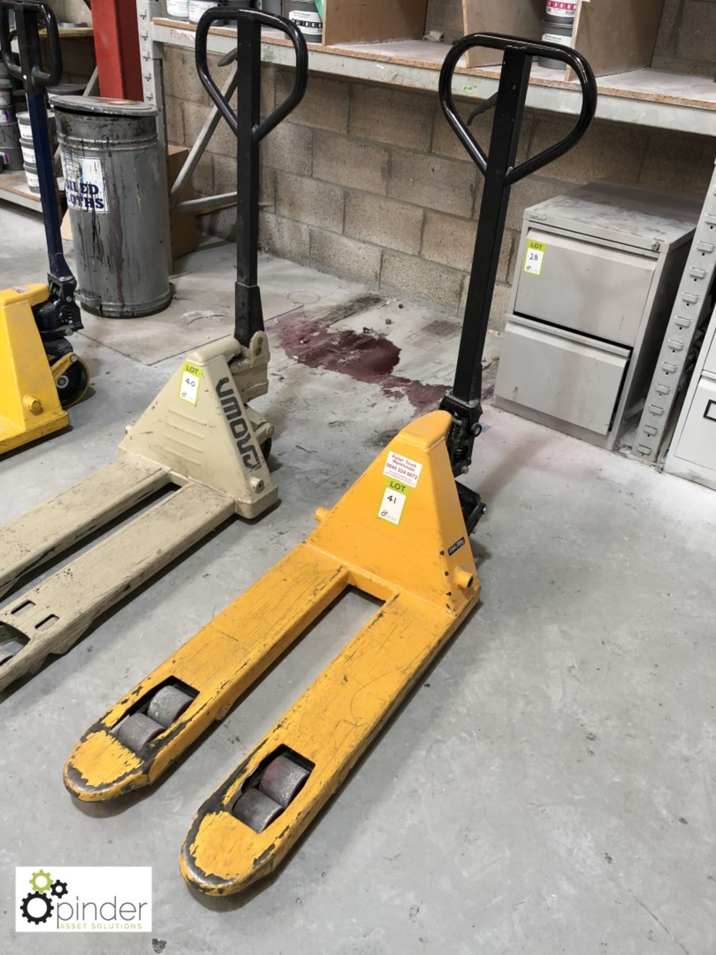 Pallet Truck, 2000kg capacity, 800mm