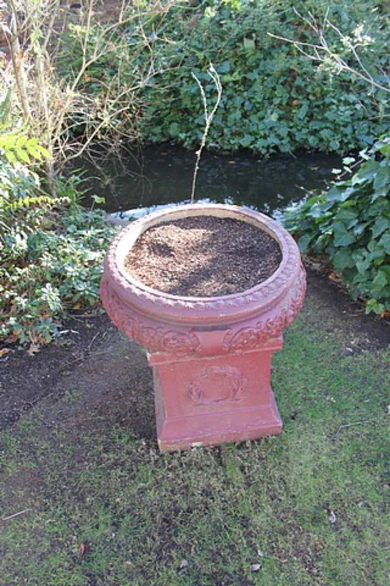 3 x Corinthian style vase planters on plinth - Image 2 of 3