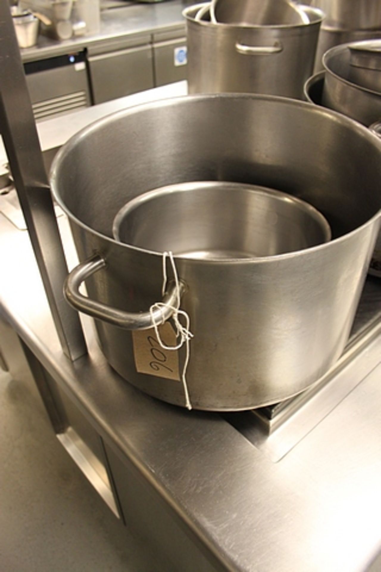 2 x stainless steel stock pots as lotted