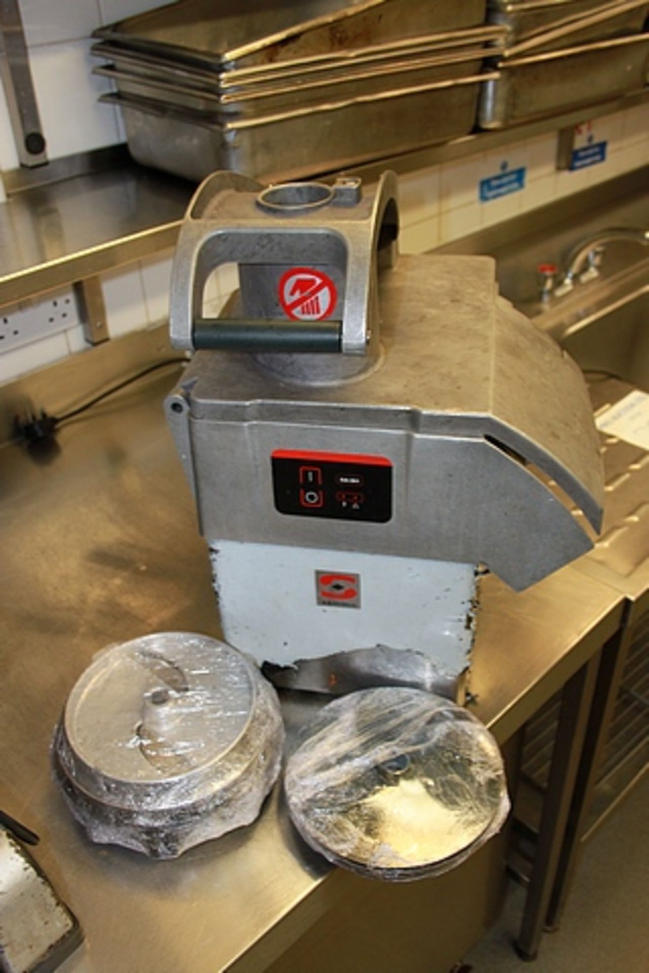 Sammic CA301 Veg Prep Machine 365rpm Up to 450 kg/hour output 390mm x 405mm x 544mm