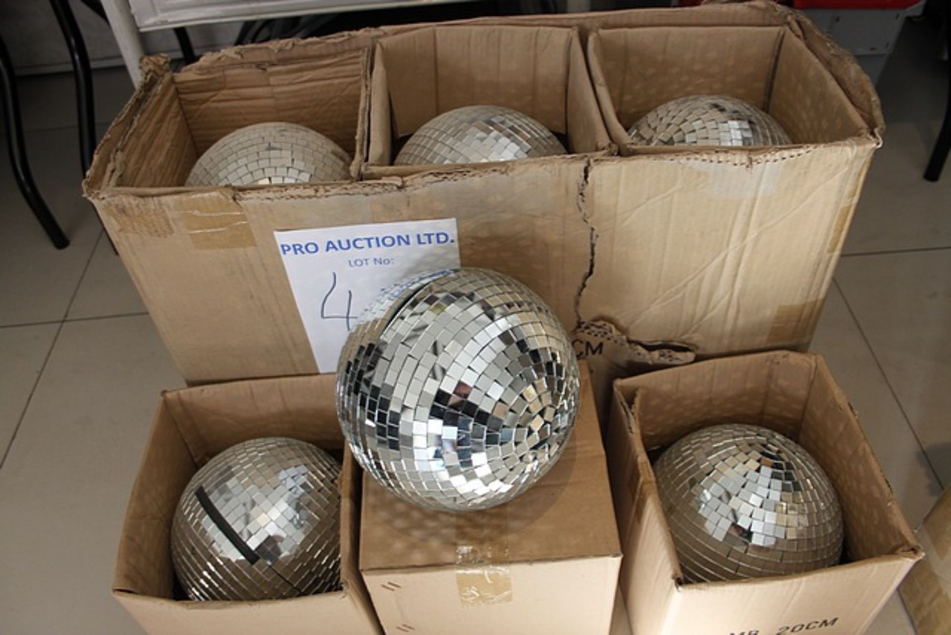 9 x mirror disco balls - Image 2 of 2