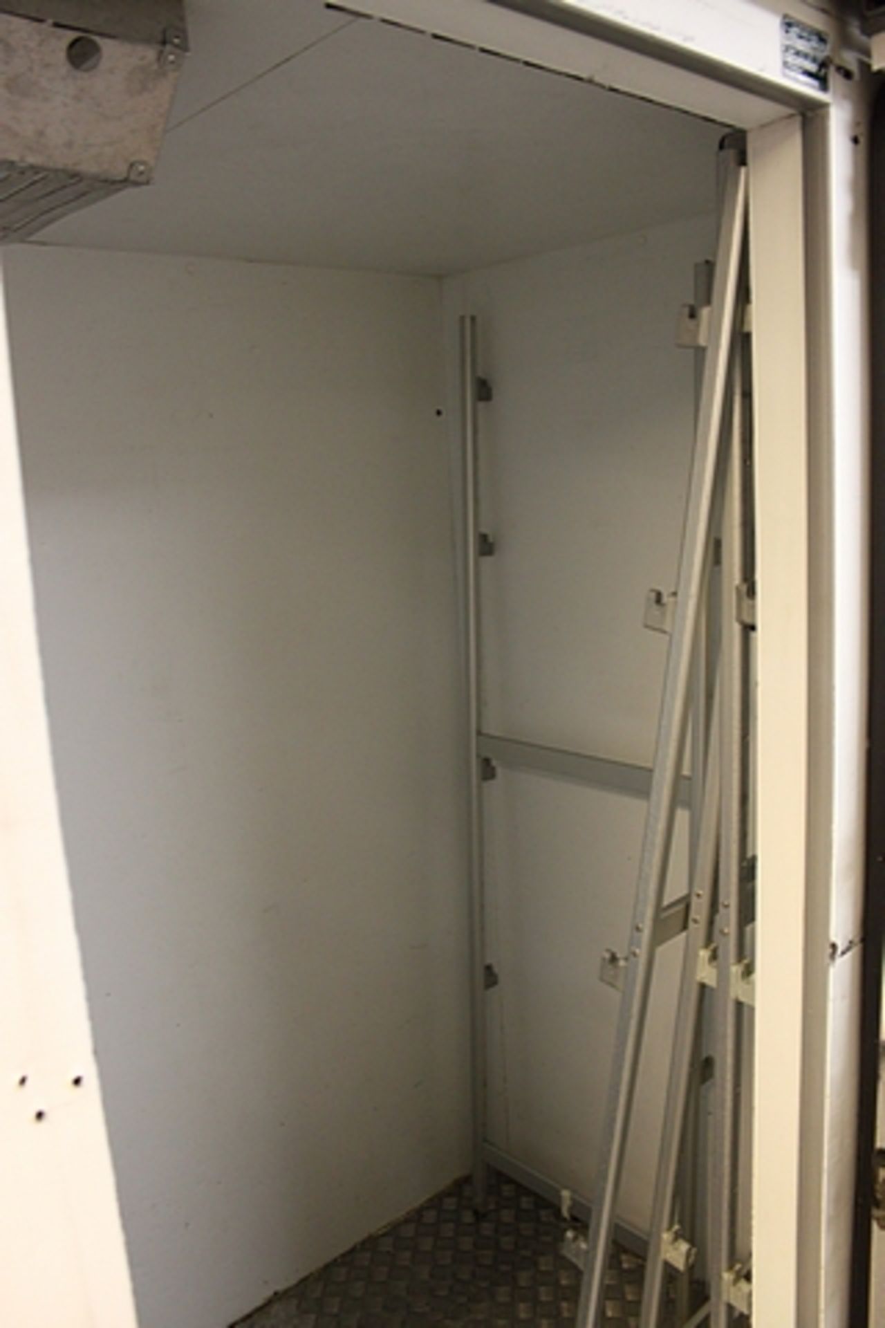 GP1-40 walk in freezer with Fermod sliding door 1800mm x 1050mm x 2000mm complete with freezer - Image 5 of 5