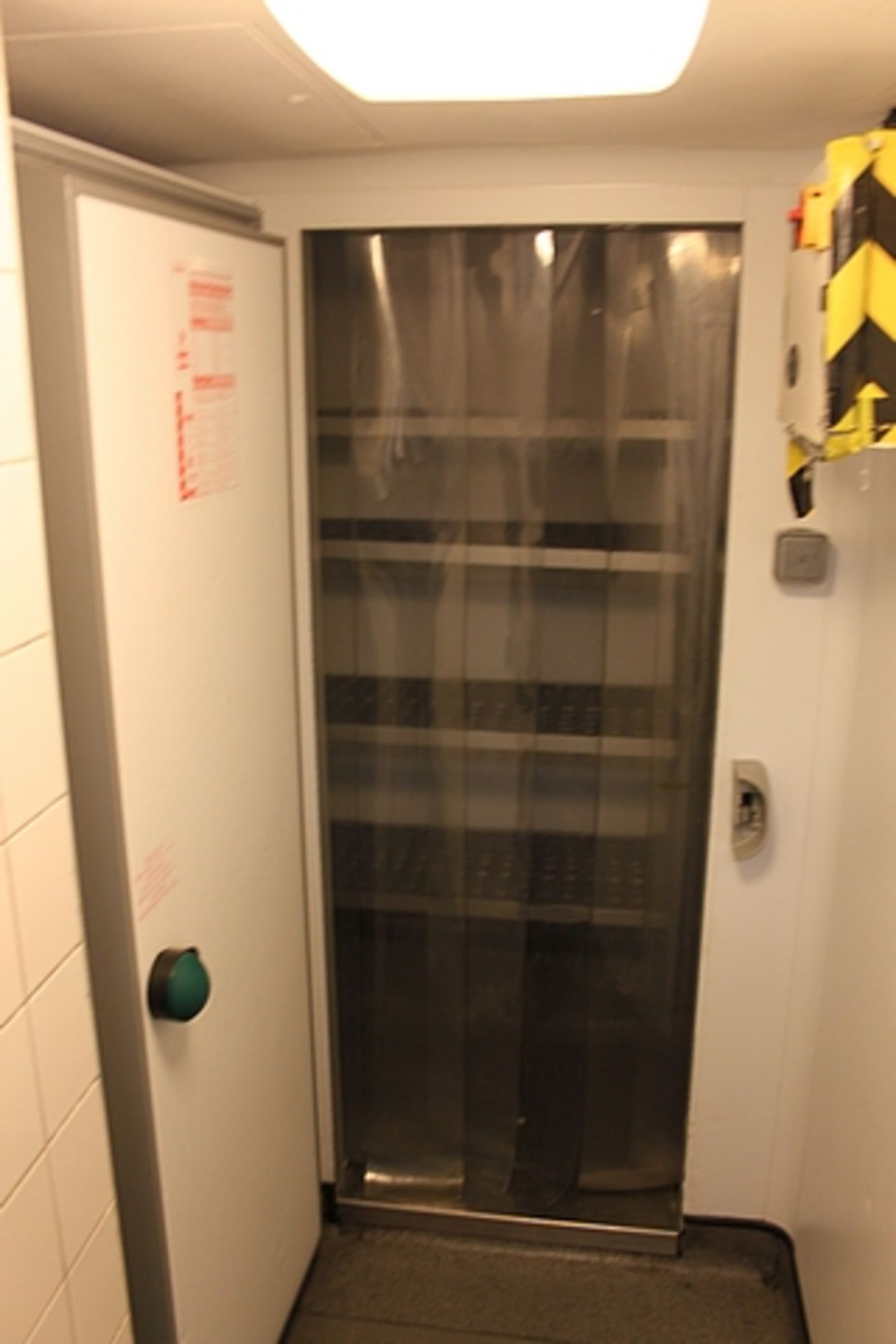 Foster DCPG2-W walk in freezer YOM 2014 complete with internal racking shelves L Shaped 2900mm x - Image 2 of 5