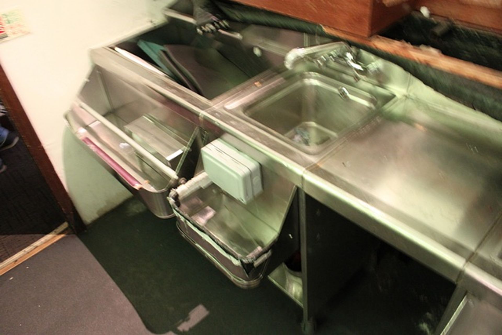 Stainless steel back bar countering comprising of 3 xx sinks, ice dumps, speed rails and shelving - Image 3 of 3