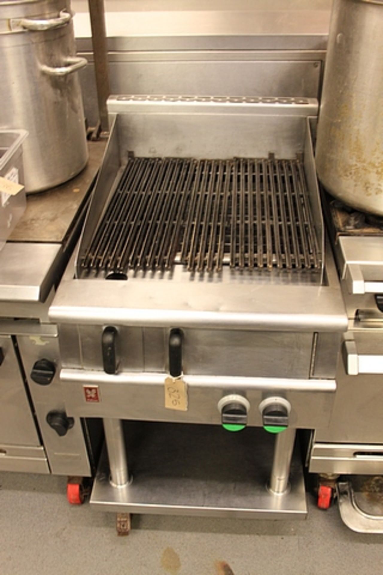 Falcon G3625 Radiant Chargrill Two manually controlled gas burners Extended Cooking area: 560mm x