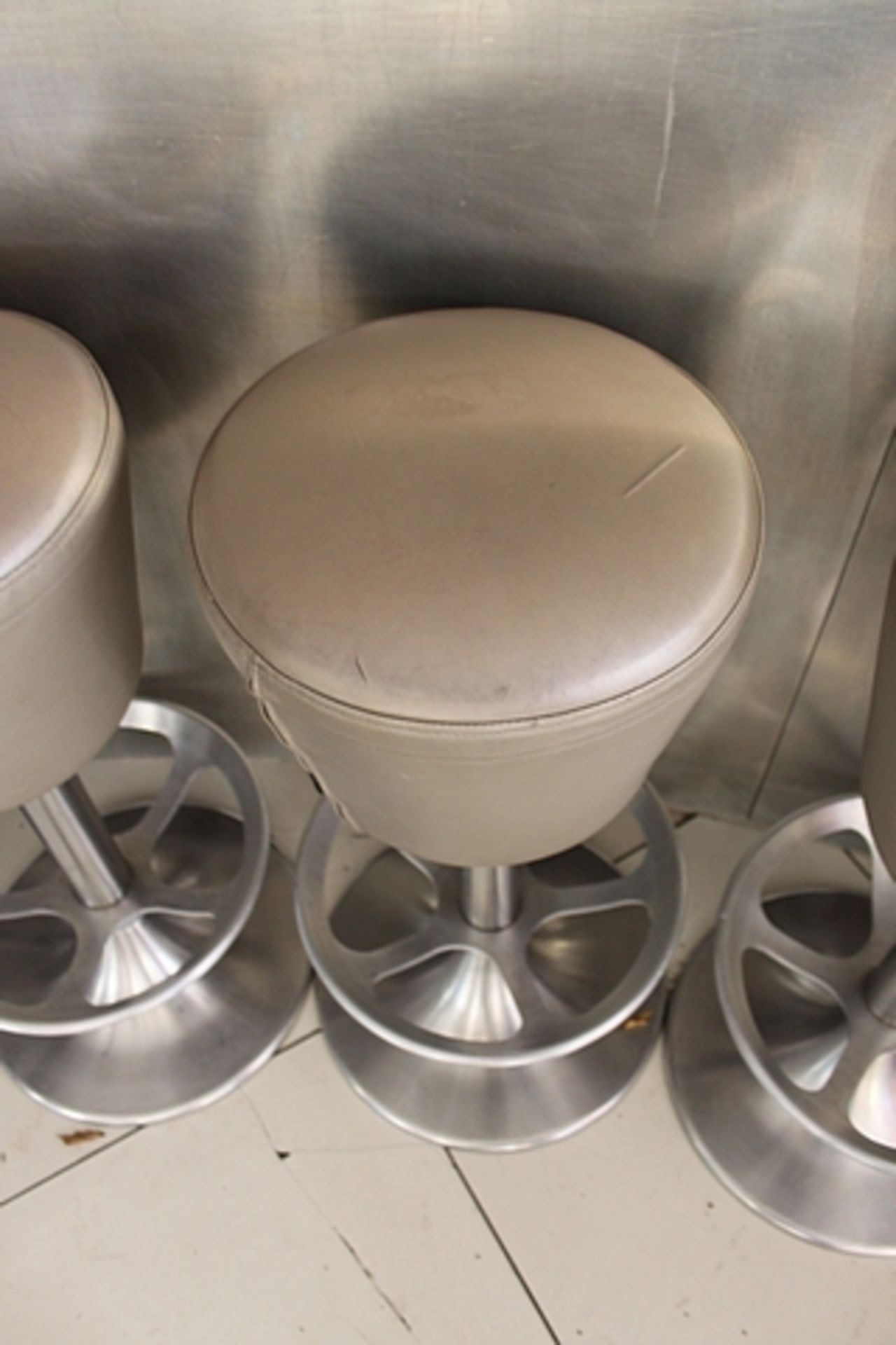 5 x Pedrali bar stools metal construction with leather pad seat 800mm high - Image 2 of 2