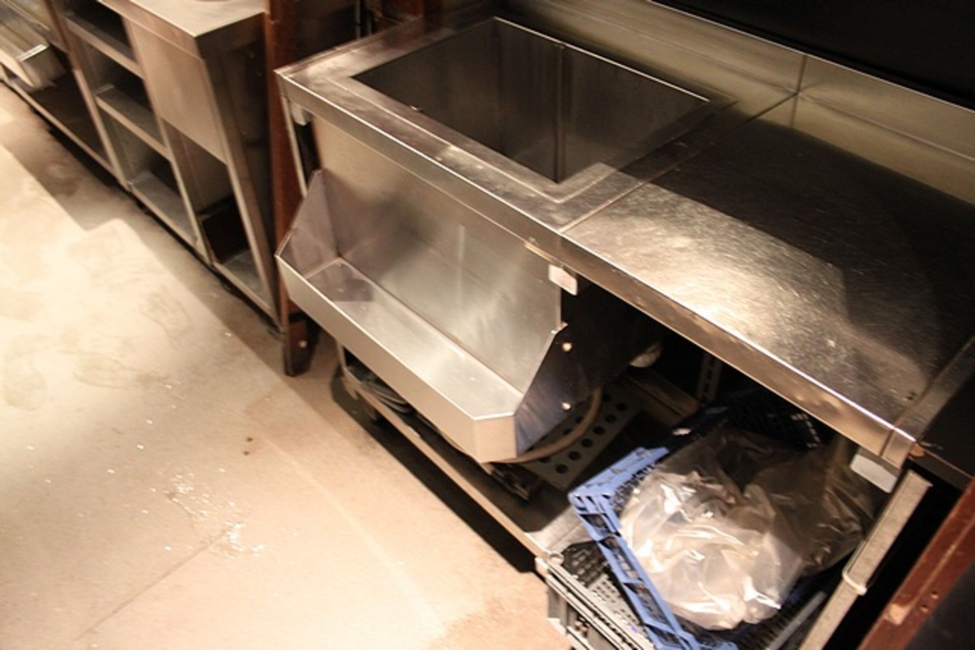 Stainless steel back bar countering comprising of 2 x wash basins, speed rails, ice dump and storage - Image 3 of 4