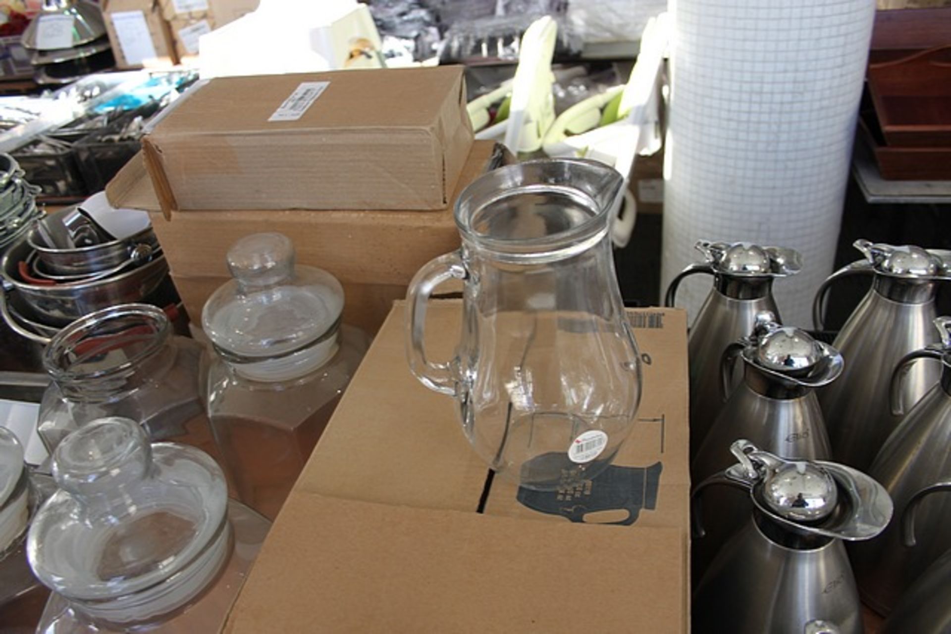 Job Lot 8 x Elia brushed steel insulated jugs, various glass water jugs, 4 x glass water dispensers, - Image 3 of 3