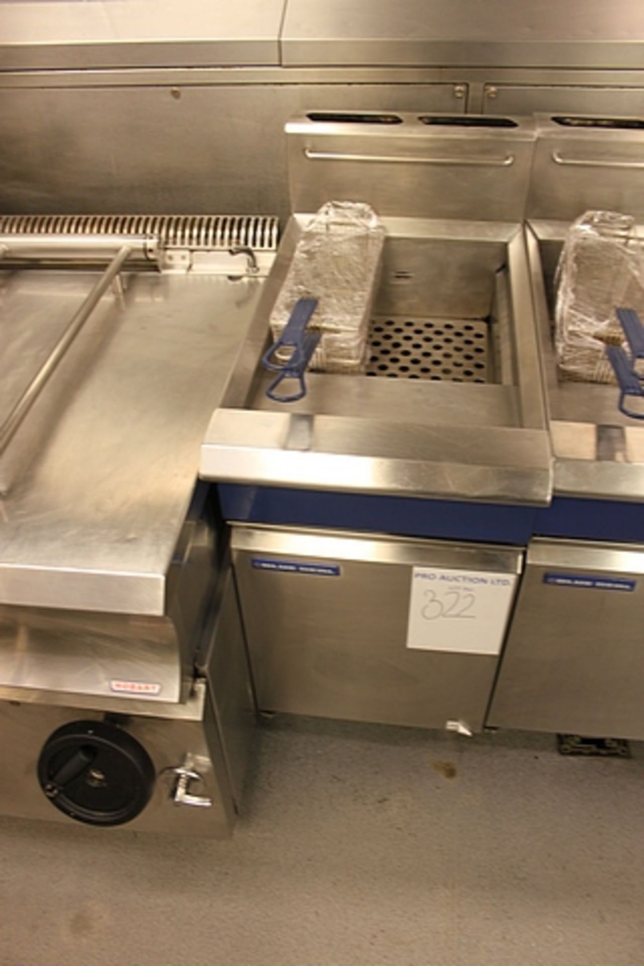 Blue Seal GT45 Fryer Gas powered Single 20 litre capacity tank (31kg/hr) Milivolt control Adjustable