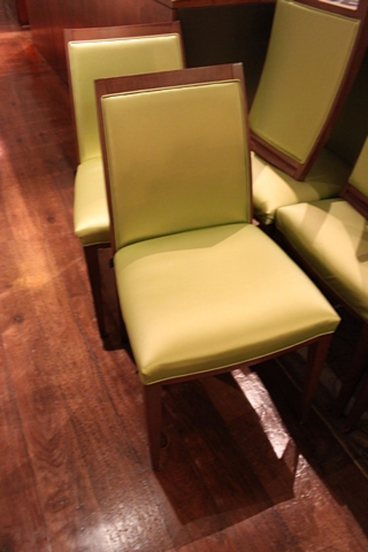21 x Billiani dining chair oak frame with lime PU silk upholstery 440mm x 850mm - Image 2 of 2