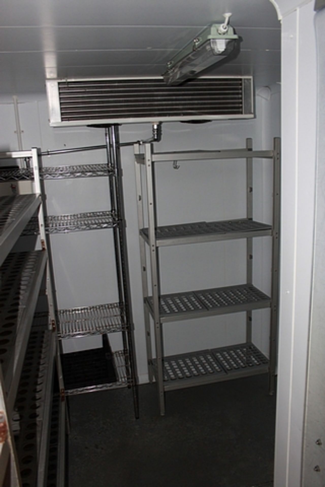 Foster DCPG2-W walk in freezer YOM 2014 complete with internal racking shelves L Shaped 2900mm x - Image 5 of 5