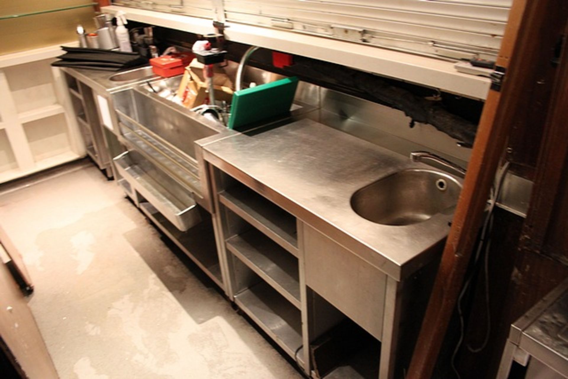 Stainless steel back bar countering comprising of 2 x wash basins, speed rails, ice dump and storage - Image 2 of 4