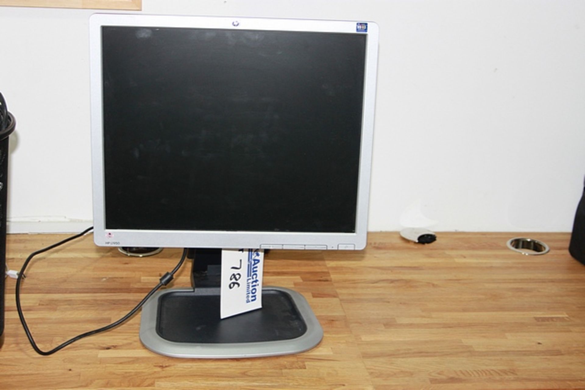 HP L1950 19.0-inch TFT Active Matrix LCD Flat Panel Display 1280x1024 / 75Hz with USB Hub
