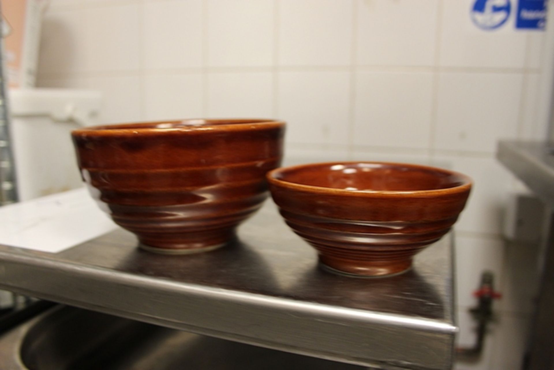 A quantity of earthenware as lotted