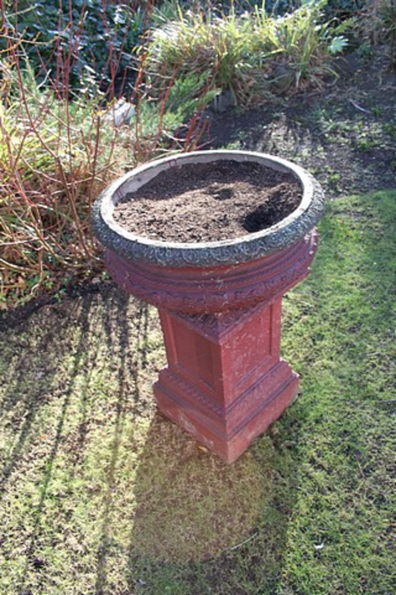 3 x Corinthian style vase planters on plinth - Image 3 of 3