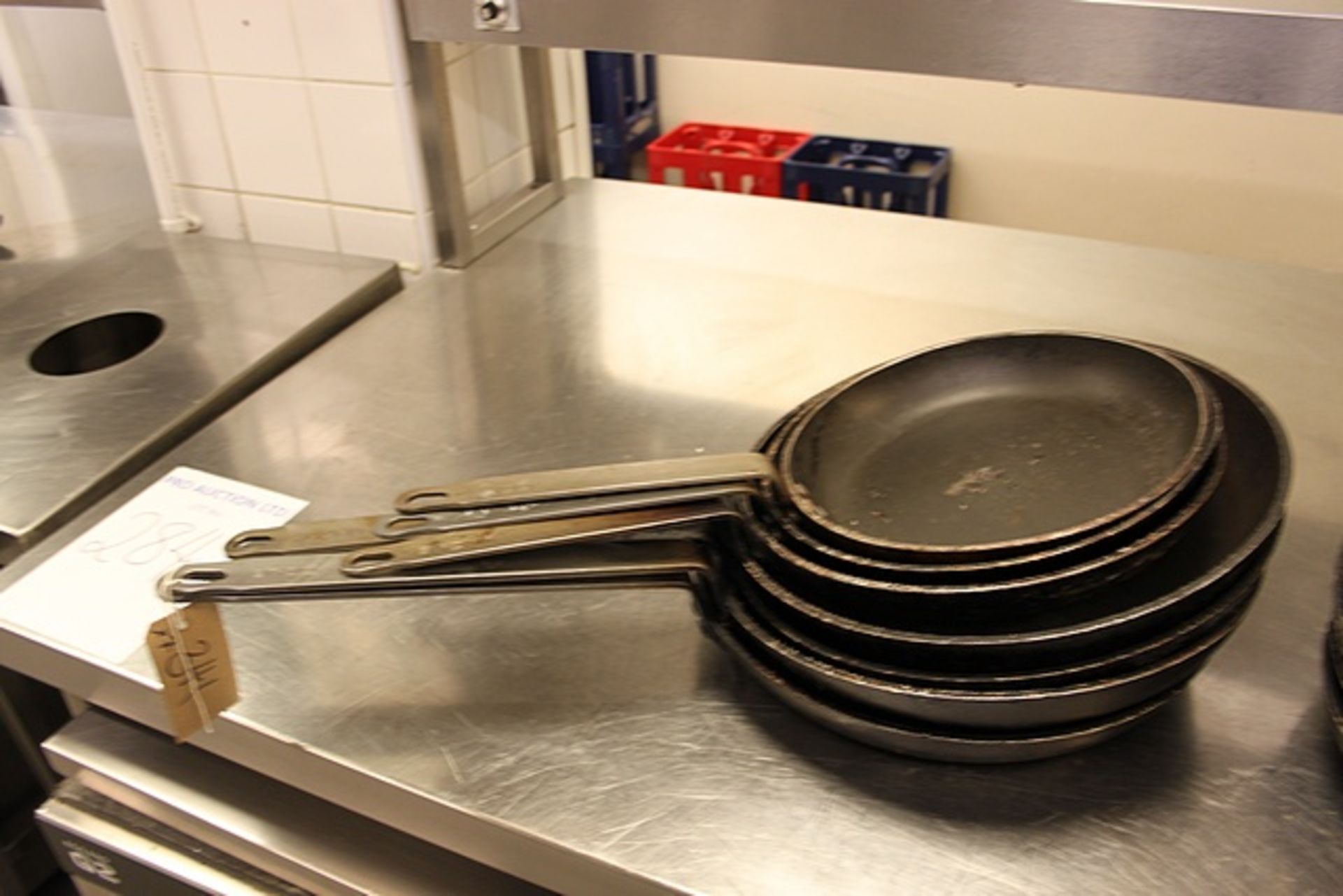 7 x Vogue cast frying pans as lotted