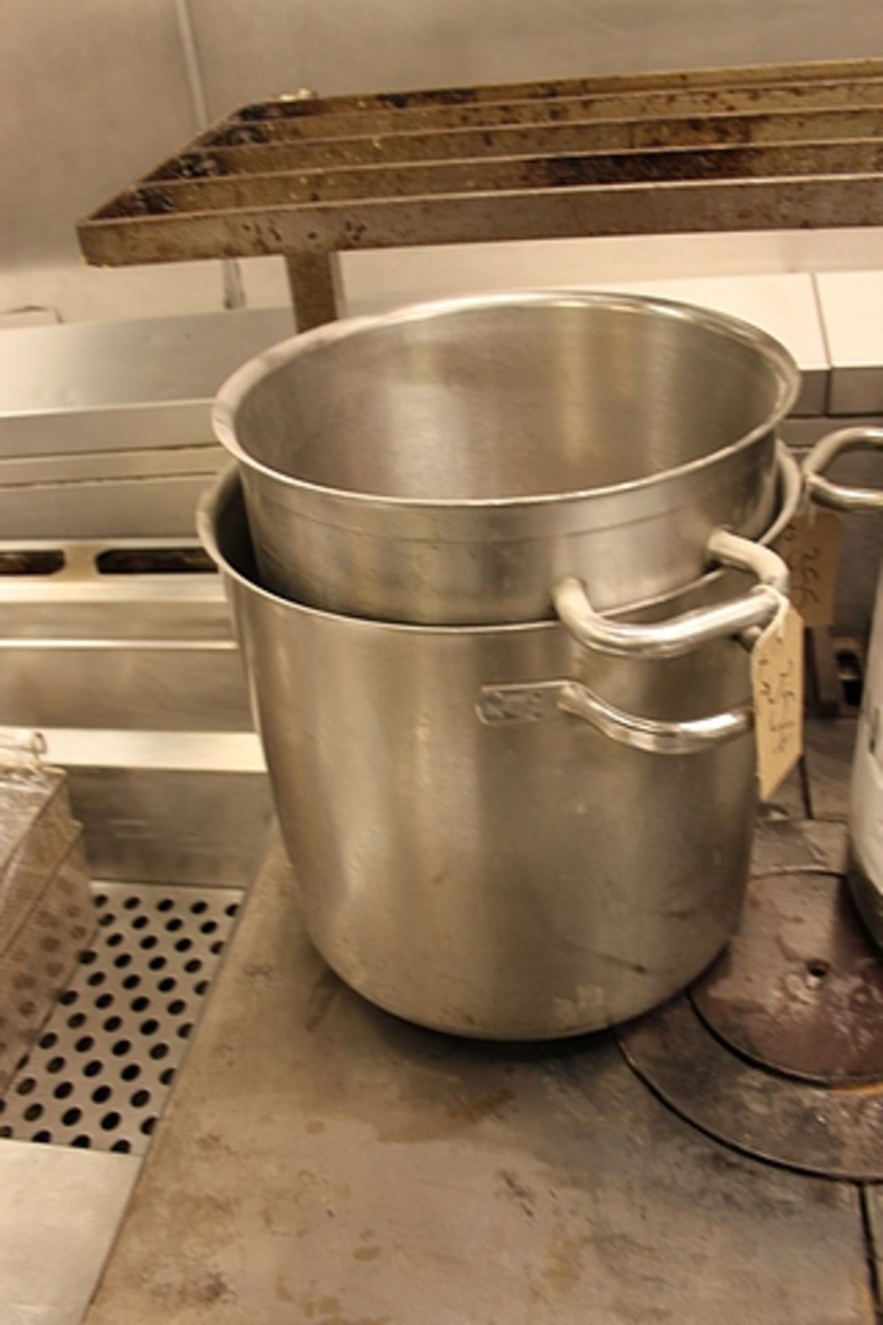 2 x stainless steel stock pots as lotted