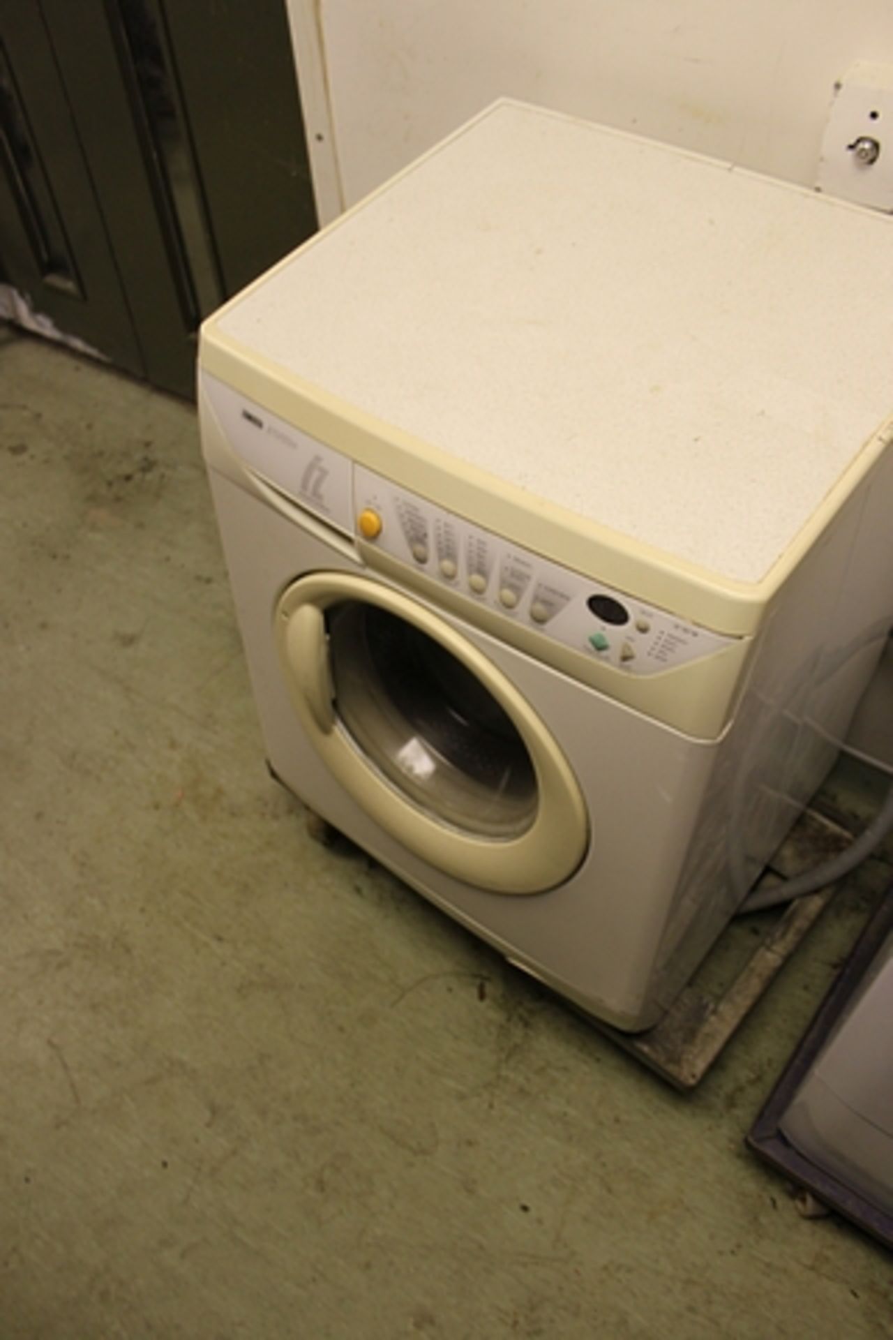 Zanussi Jet Systems IZ161W washing machine