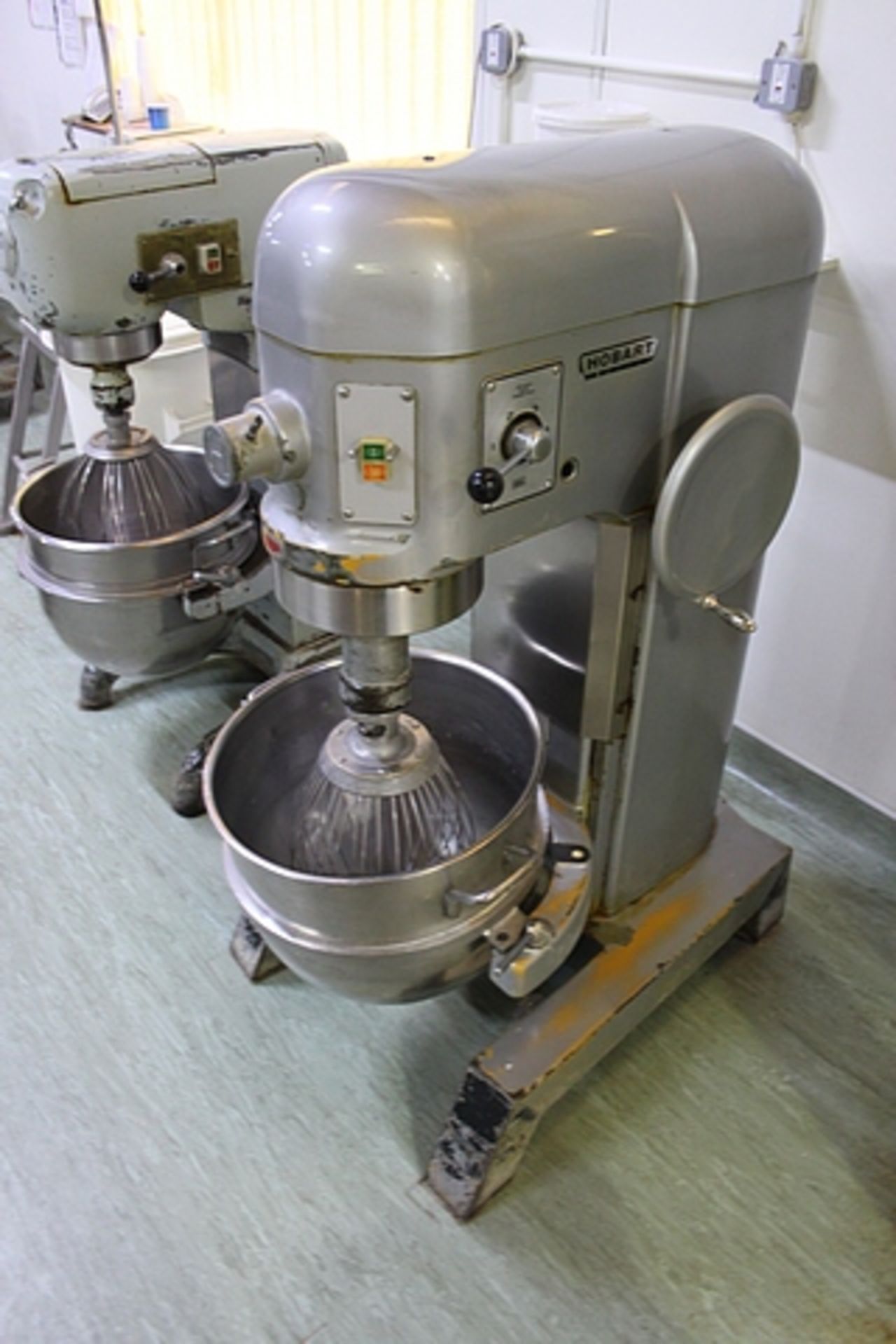 Hobart floor standing planetary mixer 60 quart with bowl and tooling - Image 2 of 2