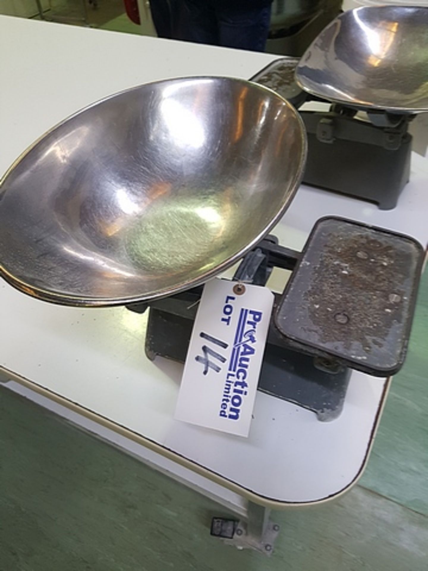 Cast metal pan scale