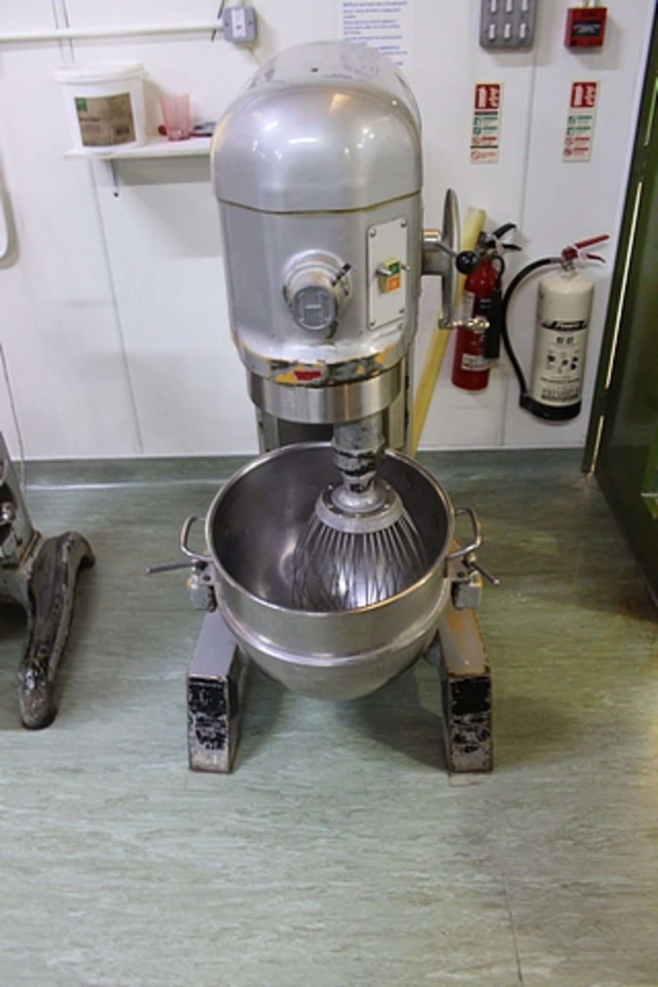 Hobart floor standing planetary mixer 60 quart with bowl and tooling