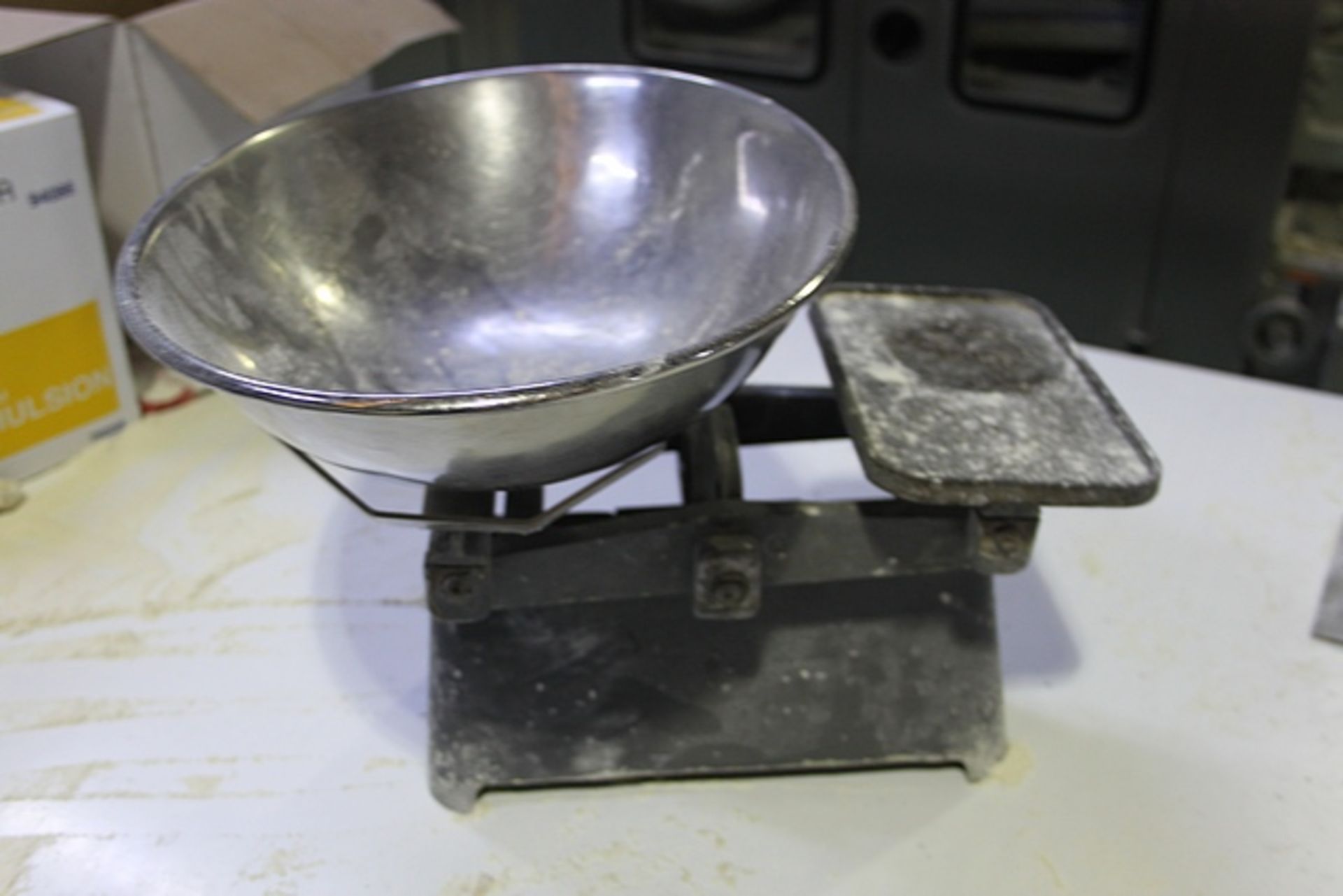 Taylor cast metal pan scale