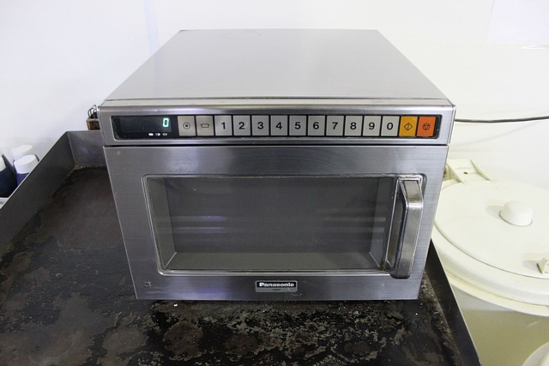 Panasonic NE1037 1000W commercial microwave touch controls with 10 pre-sets - 3 power levels 1000w