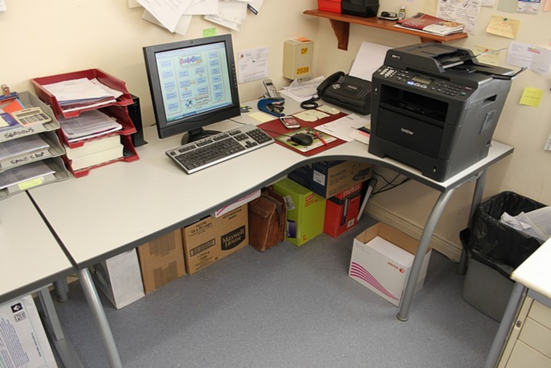 3 x modern office ergonomic desk - Image 2 of 3
