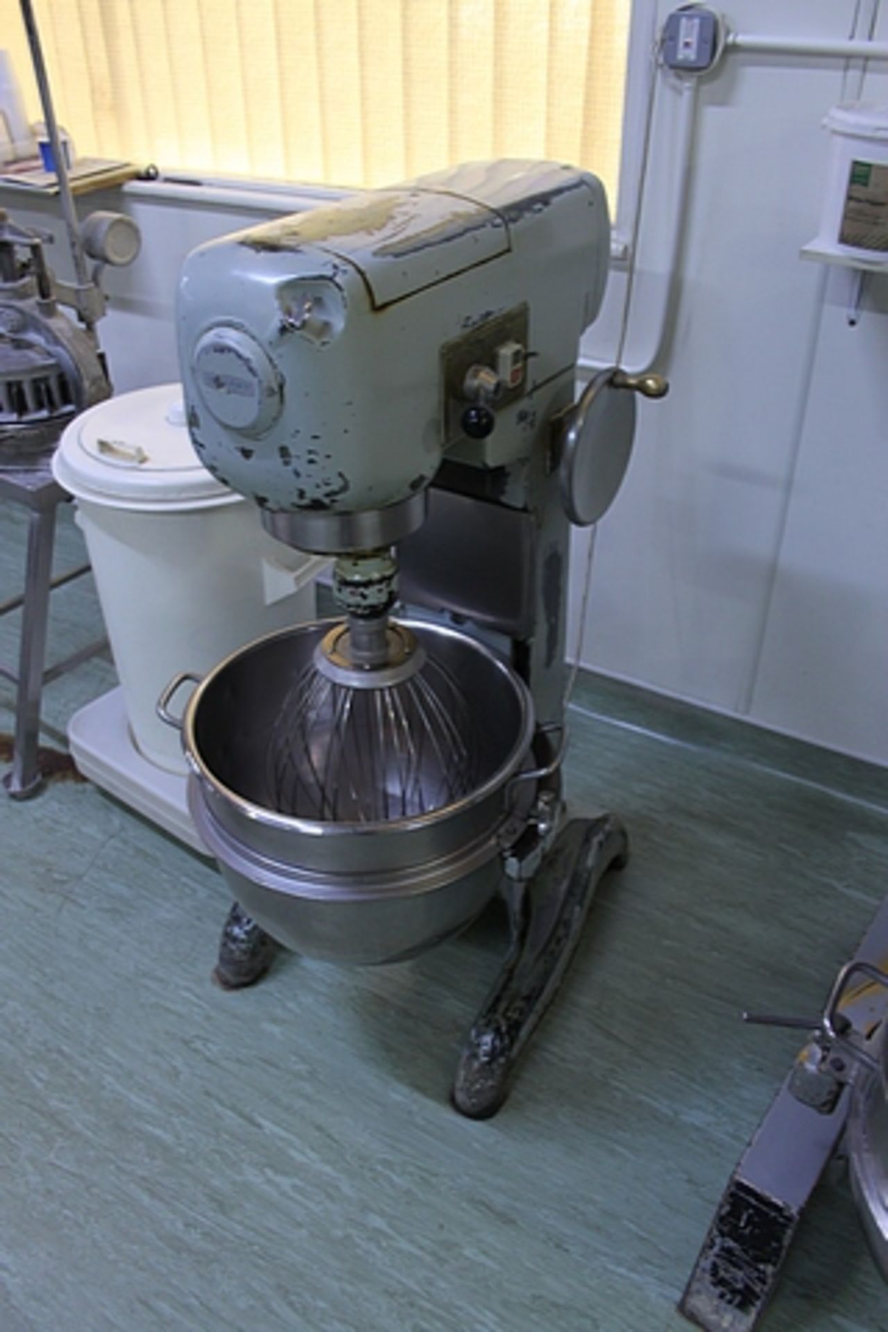 Hobart SE601 planetary mixer 60 quart with bowl and tooling (1569346) - Bild 2 aus 2