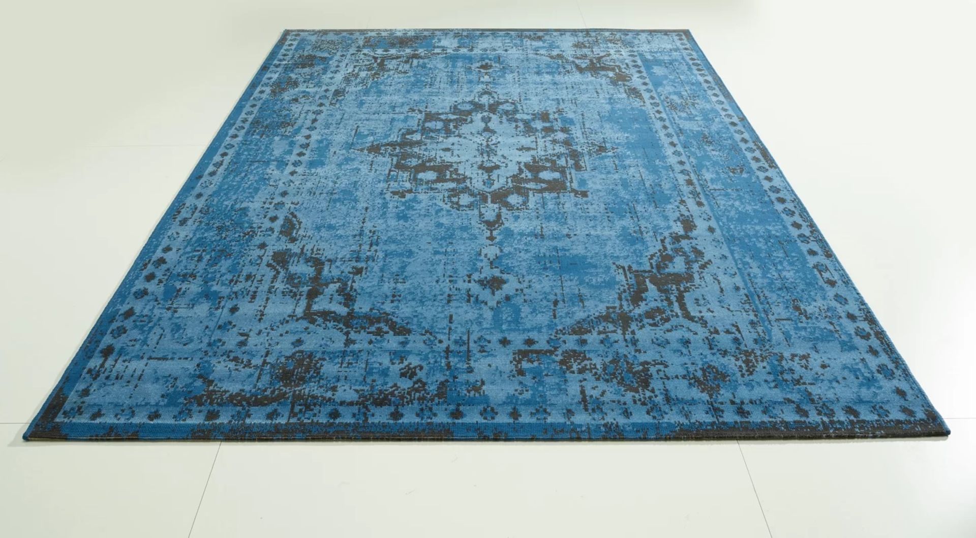 Vintage Blue Area Rug 160cm W x 230cm L - Image 2 of 2