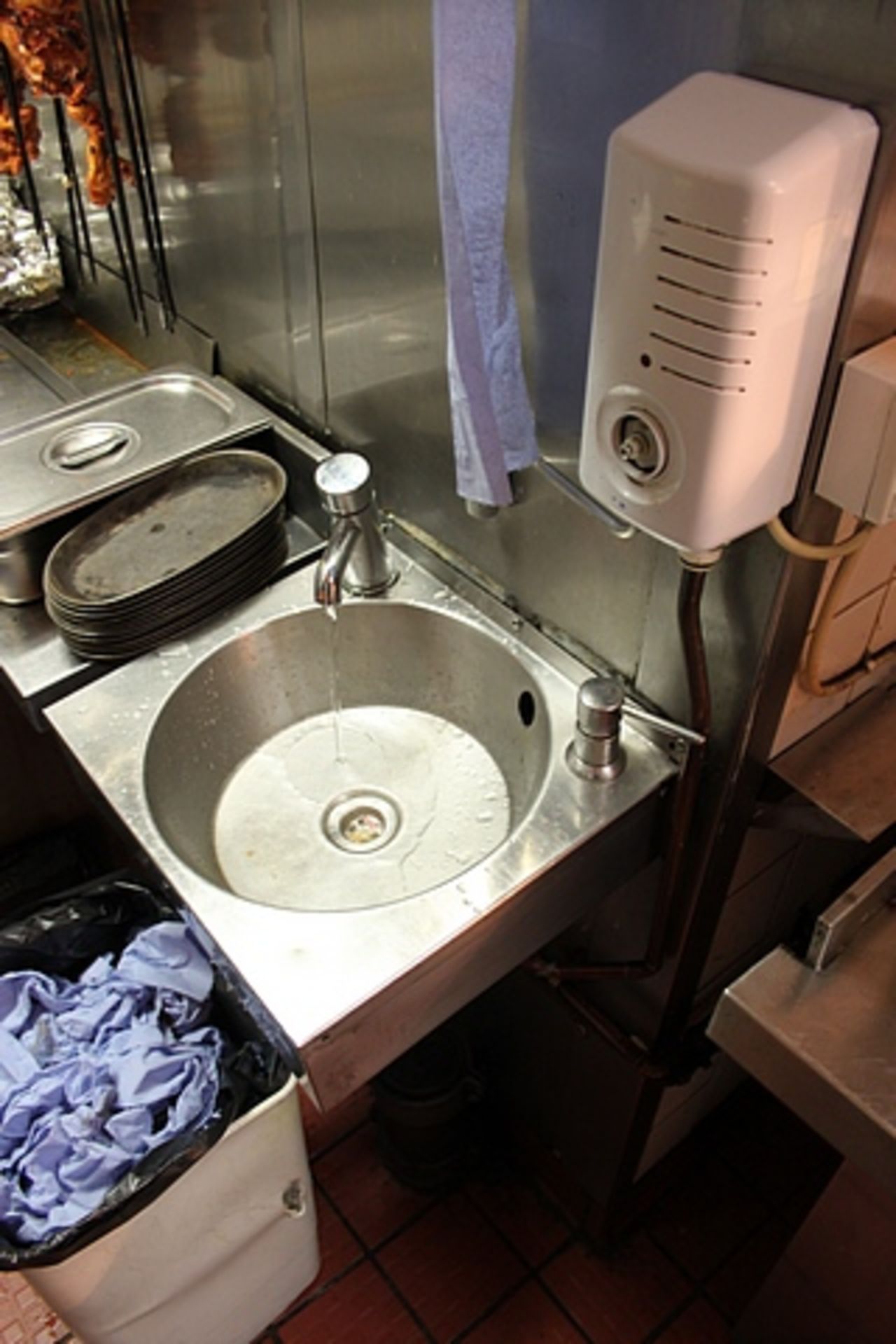 Stainless steel wall mounted hand wash basin