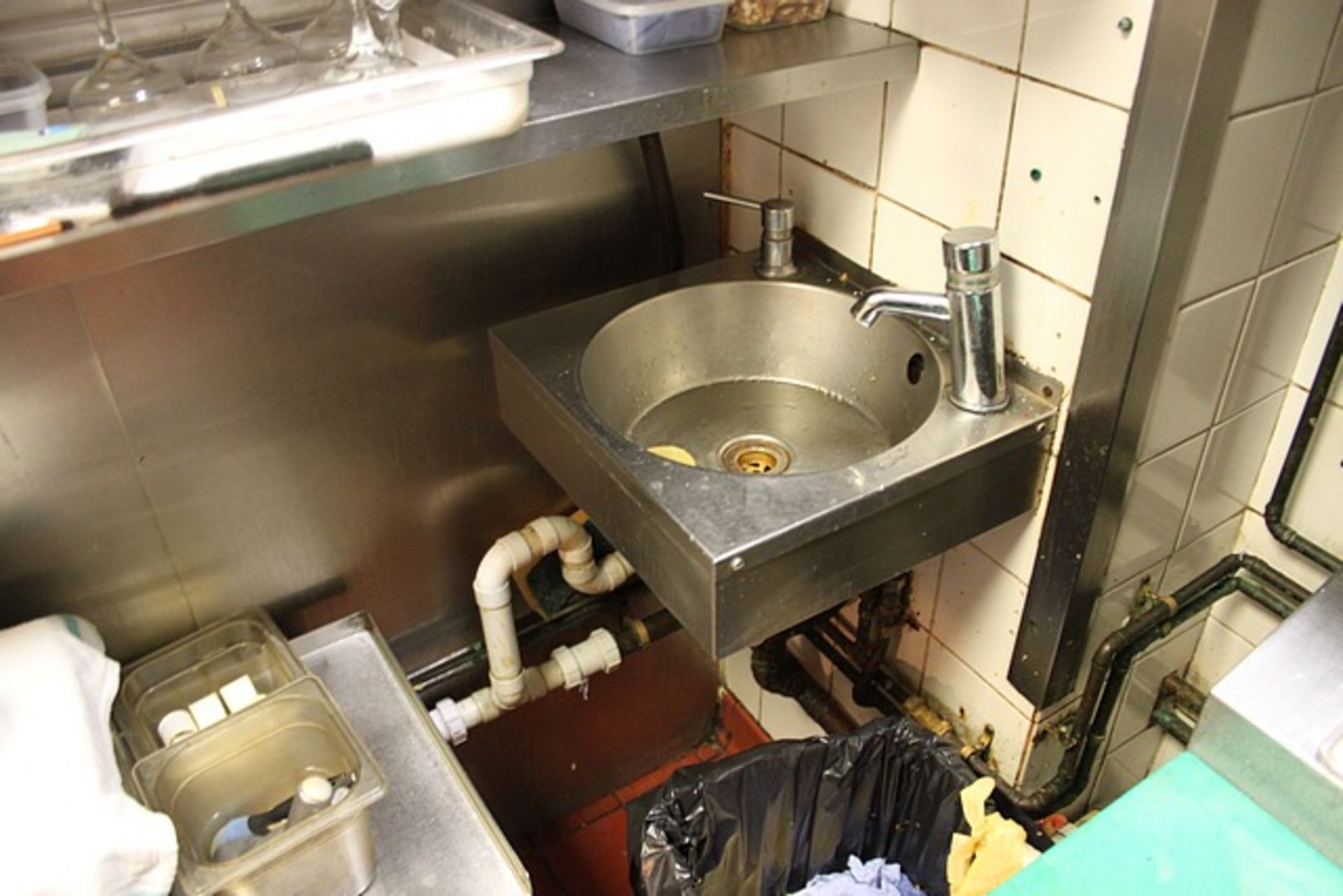 Stainless steel wall mounted hand wash basin