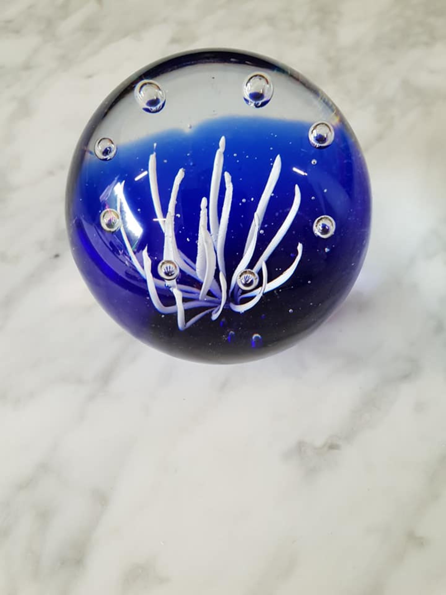 Bohemian blown art glass sphere paperweight 8cm navy blue middle with white floral pattern and - Image 2 of 2