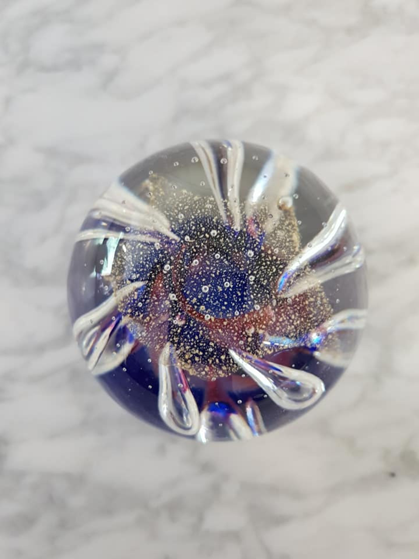 Bohemian blown art glass ovoid paperweight 11cm blue and pink with controlled bubbles design - Image 2 of 2