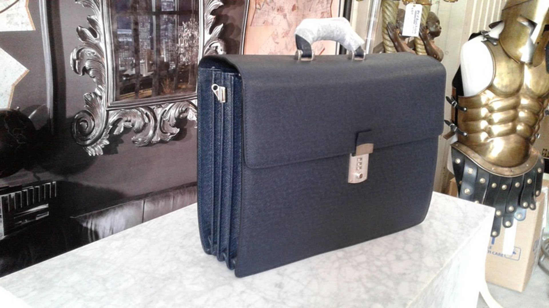 Executive Briefcase 100% GRAINED SLALOM LEATHER FOR BODY AND DETAILS 100% COTTON SATEEN LINING Navy